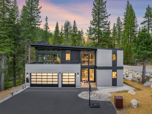 Olympic Valley House | Creekside Retreat - Near Palisades Tahoe
