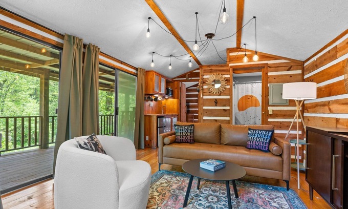 Hillsville Cabin | Creekside vibes - 1 bedroom cozy cabin w/outdoor fire pit + pet friendly!