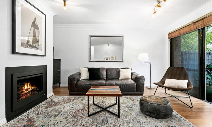 Mosman House | Cremorne - BARIS - Bariston Avenue - Spacious 3BR Townhouse with Garden Near Cremorne Harbourside Parks