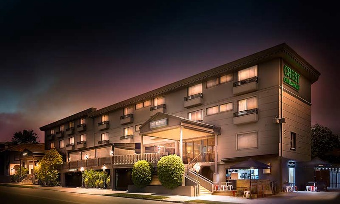 St Kilda West Hotel | Crest on Park