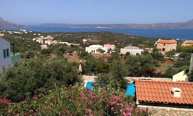 Plaka Villa | CRÊTE, beautiful villa with swimming pool and fantastic sea view on souda bay