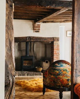 Canterbury House | Crippens, Beams, Velvety , Historic very Central Free Parking & EV