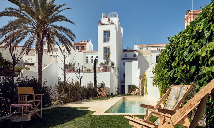 Mahon Hotel | Cristine Bedfor Mahon