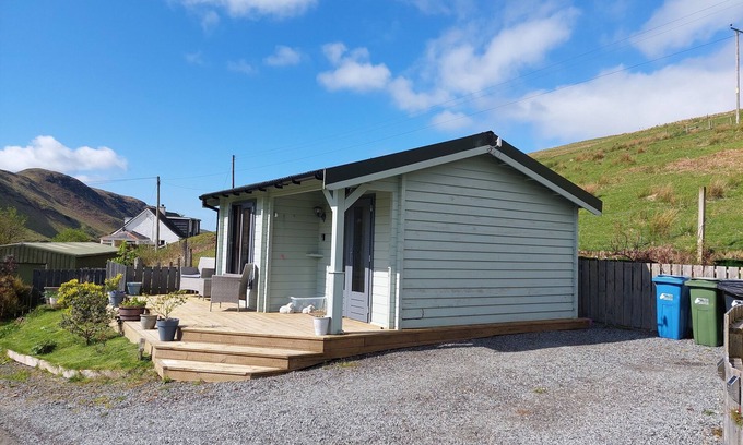 Struan Cabin | CROFTERS CABIN, centrally located, modern & cosy cabin on the Isle of Skye