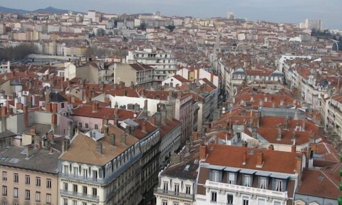 Croix Rousse Apartment | Croix rousse center /Duplex with overview on a garden, ancient building 18th century