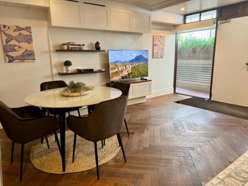 Cronulla Apartment | Cronulla Beach Escape - Walk To Beach - Parking