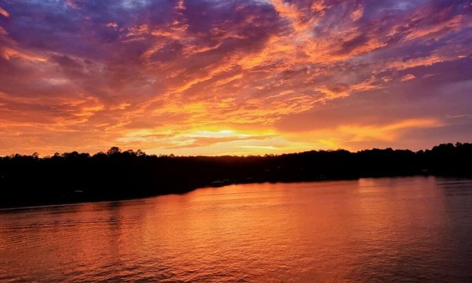 Crane Hill House | Crooked Creek Retreat Escape Relax Breathe on Lewis Smith Lake in Crane Hill AL
