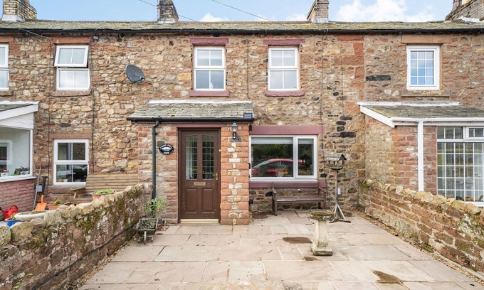 Knock Cottage | CROSS FELL VIEW, family friendly, character holiday cottage in Knock