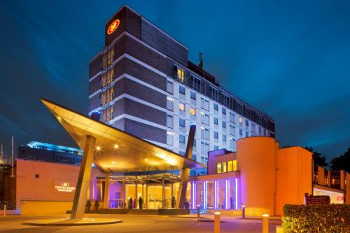 Crawley Hotel | Crowne Plaza London - Gatwick Airport by IHG