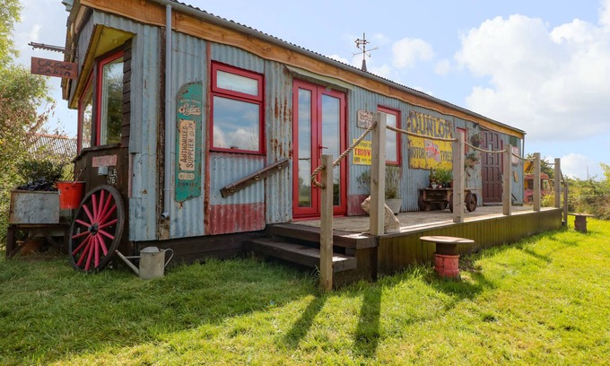 Gloucester Cottage | CROWS CABIN, pet friendly, character holiday cottage in Gloucester