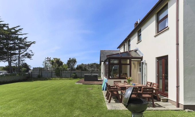 Croyde Bay House | CROYDE HIGH TIDE | 6 Bedrooms | Croyde | Sleeps 12