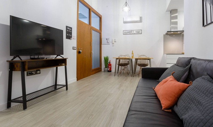 Old Town Apartment | CRUISE Adapted Apartment by Cadiz4Rentals