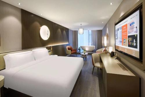 Minhang Hotel | Crystal Orange Hotel Shanghai Hongqiao Hub Railway Station