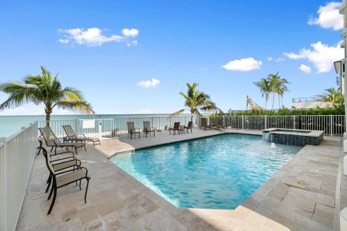 Bonita Springs House | Crystal Seashore, Gorgeous 4 Bed, 5 Bath Beachfront Family Pool House