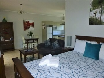 Reefton Hotel | CS Accommodation Reefton Unit A Luxury at lower cost
