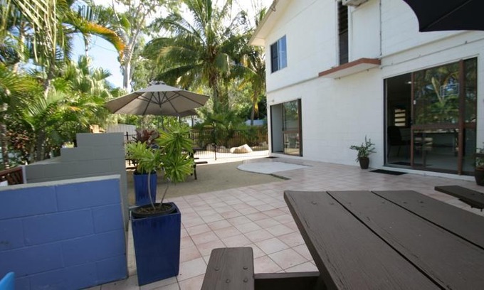 Picnic Bay Hotel | Cstay