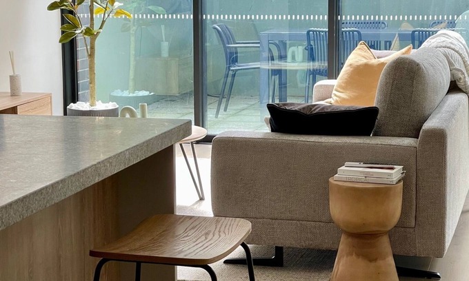 Newcastle Apartment | Cu-Tee - High end, one bedroom apartment. Free parking and wi-fi.n