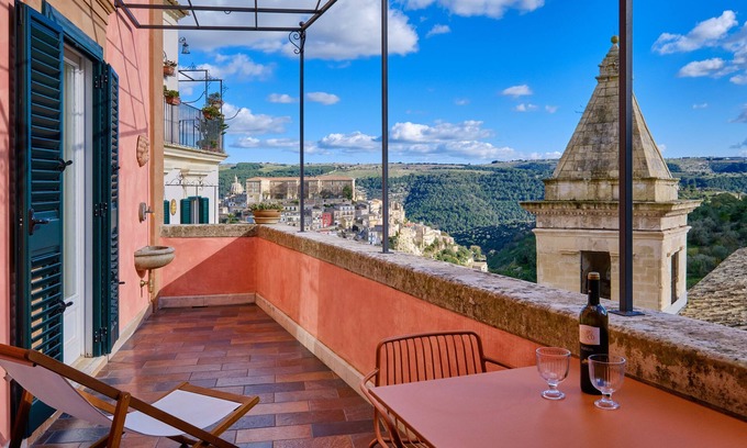 Ragusa Apartment | Cu Viva, apartment with terrace and view over Ragusa Ibla