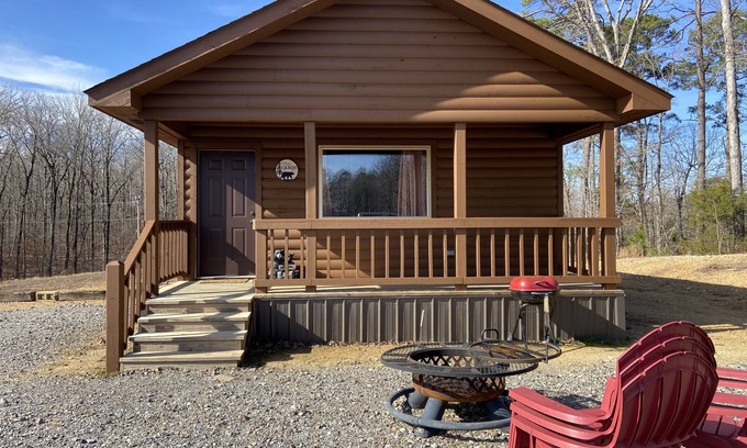 Mount Ida House | Cub Cabin has Star Gazing for Outdoor Lovers. No Pets Allowed