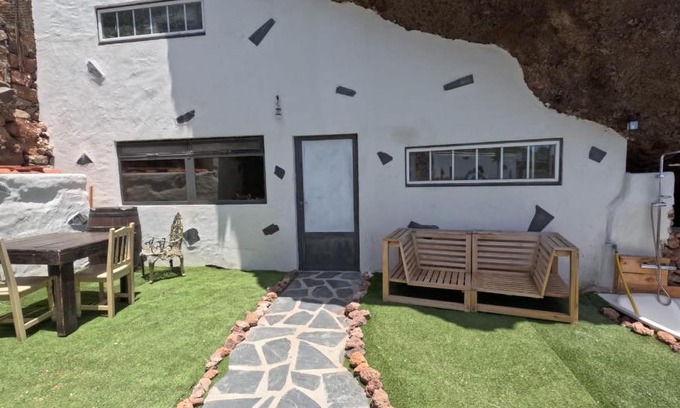 Santa Cruz de Tenerife House | Cueva rural " Old London " with Jacuzzi and swimming pool