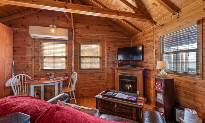 Mentone Cabin | Cupid's Escape to the edge of the Mountains