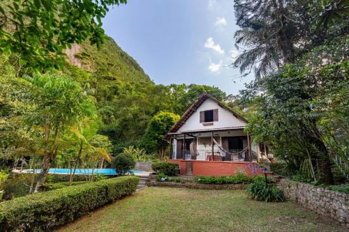 Teresopolis Apartment | CurtaTere piscina lareira pet friendly jardim