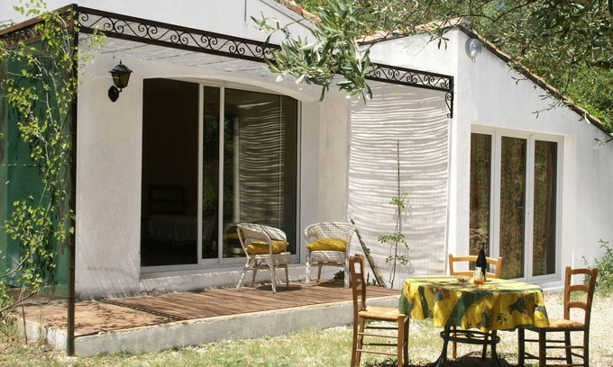 Vergeze Villa | Cushy Villa in Vergèze with Fenced Garden, Terrace, Barbecue