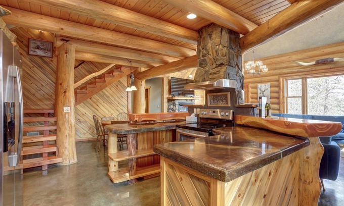 Hermosa Cabin | Custom Black Hills Log Home w/views, Secluded, Only 12 miles to Mt Rushmore!
