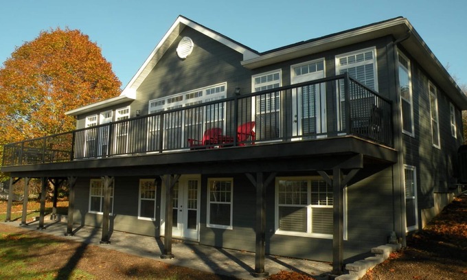 Chester House | Custom Built Home On The Scenic Waterfront Facing The Picturesque MarriottsCove