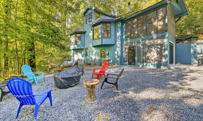 Ellijay House | Custom-Built Luxury Cabin with Tesla Charger!