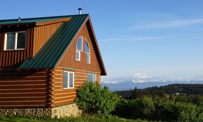 Homer House | Custom Log Cabin with Amazing Views - great for couples and families!