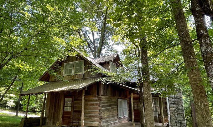 Cherokee Cabin | Customer Appreciation Year! See Discount information in Ad