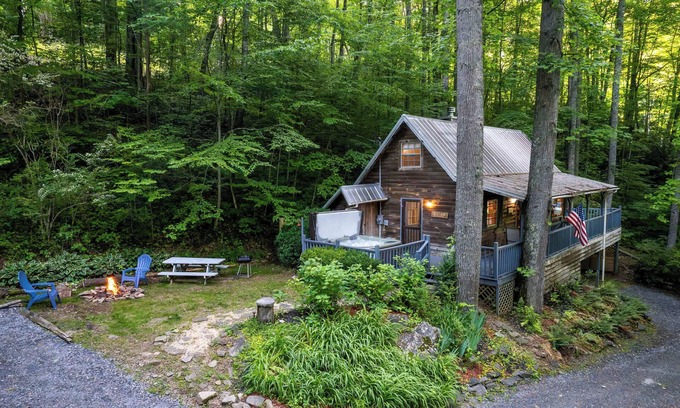 Whittier Cabin | Customer Appreciation Year! Get a free night!