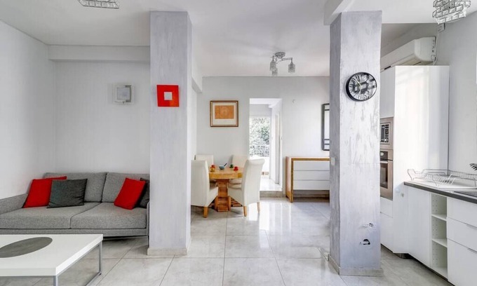 Tel Aviv Apartment | Cute 1BR in Jabotinsky by Holiday-rentals