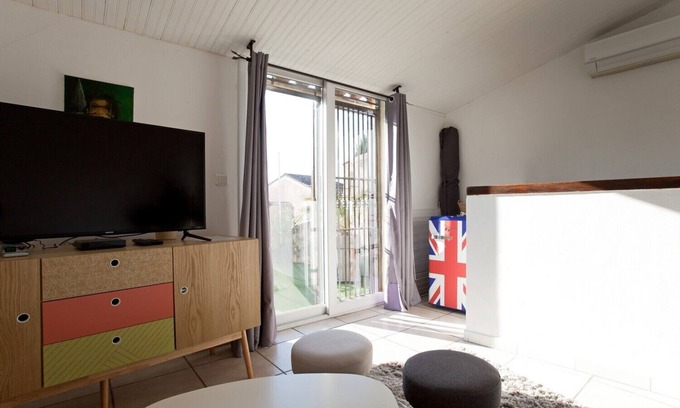 Orange House | Cute accommodation in the city center with terrace and Wi-Fi