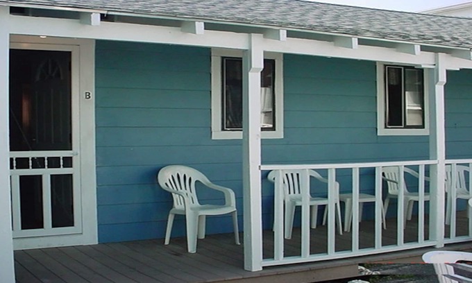 Hampton Cottage | Cute and Cozy. Short walk to Sand. Close to Attractions.