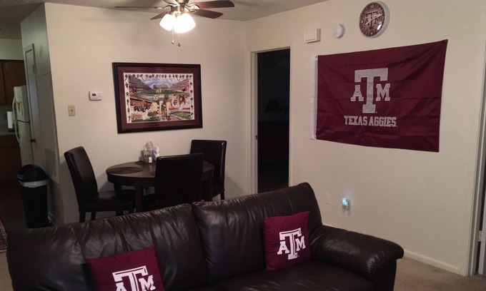 University Park Apartment | Cute and Roomy Aggieland Apartment!