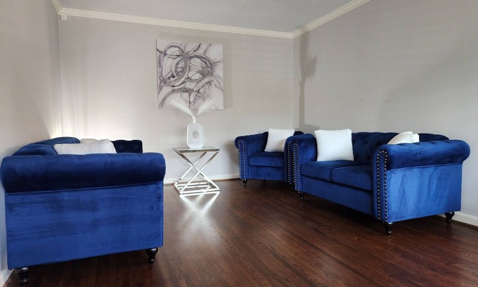 Crestwood South House | Cute, clean, and cozy minutes to downtown Birmingham. With large kitchen/den.