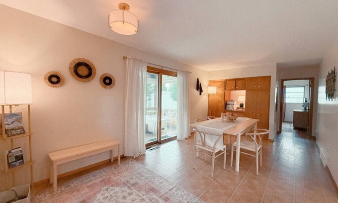 Willowick House | Cute, Clean, Cozy Family Home near Playground+Pool