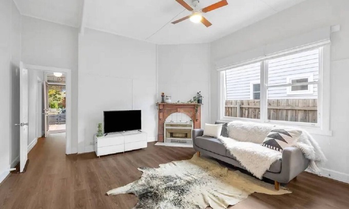 Lake Wendouree House | Cute comfortable cottage in the heart of Ballarat