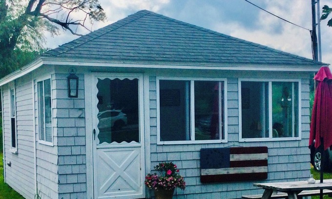 Rye Cottage | Cute cottage has everything you’ll need for a great stay at Pirates Cove beach.