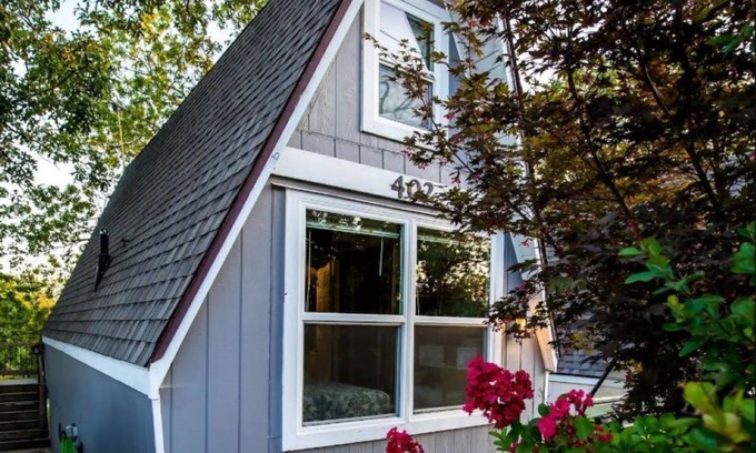 Lampe Cabin | Cute Little AFrame Table Rock Lake Shore Community