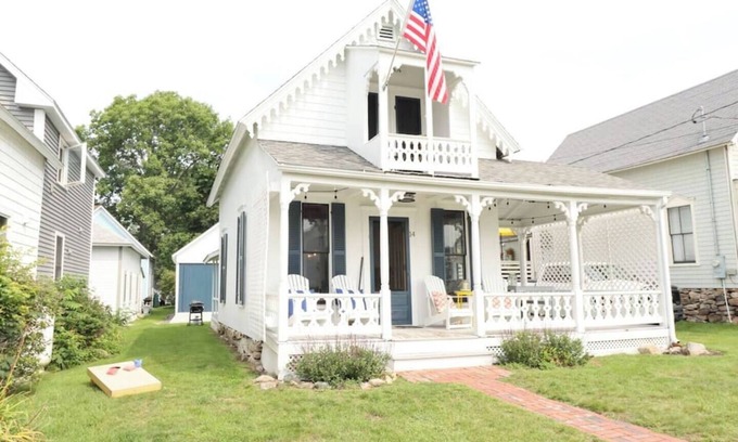 York Beach Cottage | Cute Maine Cottage, Steps from Short Sands Beach!