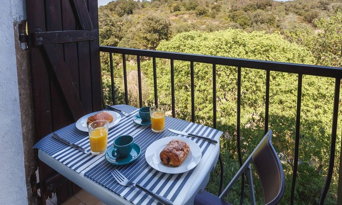 Gabian House | Cute Medieval Gabian Hideaway Gite with River and Vineyard Views