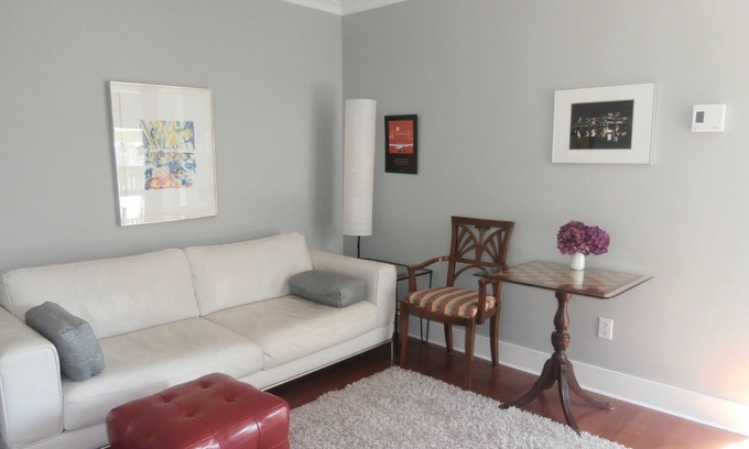 Lower Lonsdale House | Cute n' Cozy for Solo guest, near seabus & Lower Lonsdale