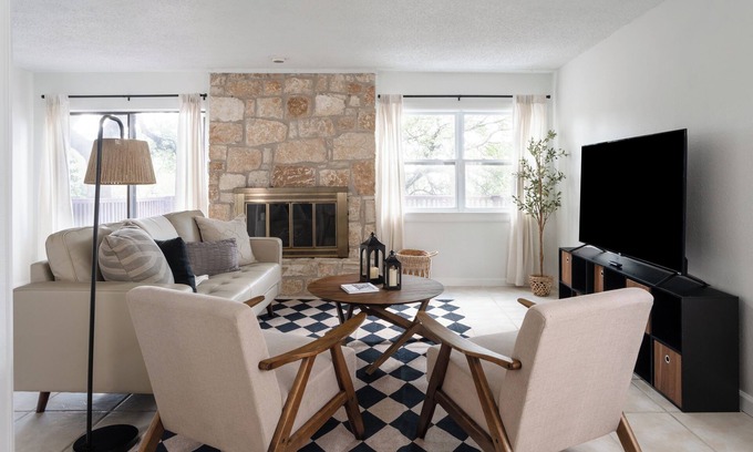 Waters Park House | Cute n' Cozy Retreat in Central Austin