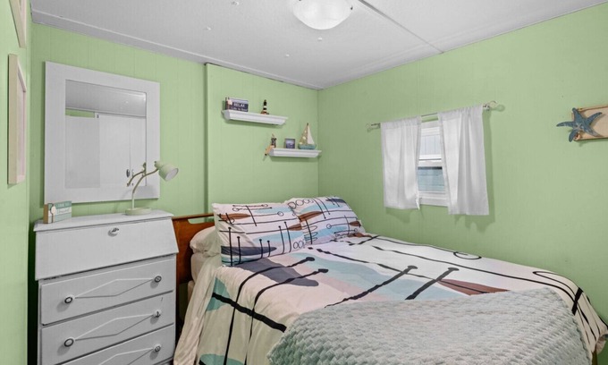 Rockaway Beach House | Cute Pet Friendly Home With Firepit