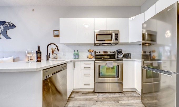 Whistler Cay Estates Apartment | Cute studio w H/T, KING bed, Main st, FREE PARKING