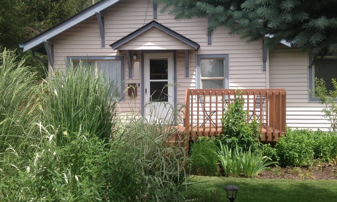 River Terrace House | Cute Westside Craftsman, Walk to Downtown, Large Garage, Cruiser Bikes!