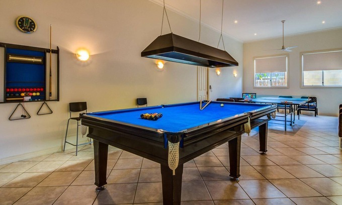 Inverloch House | Cuttriss by the Beach - sleeps 16